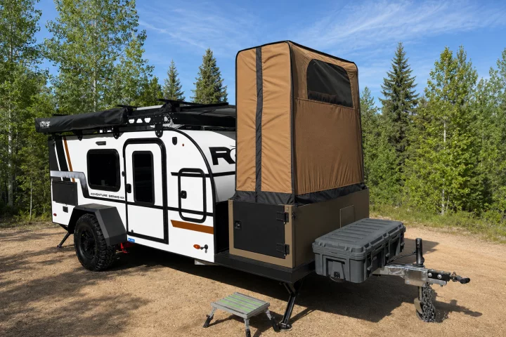 Skydream space-age travel trailer makes camp at the push of a button